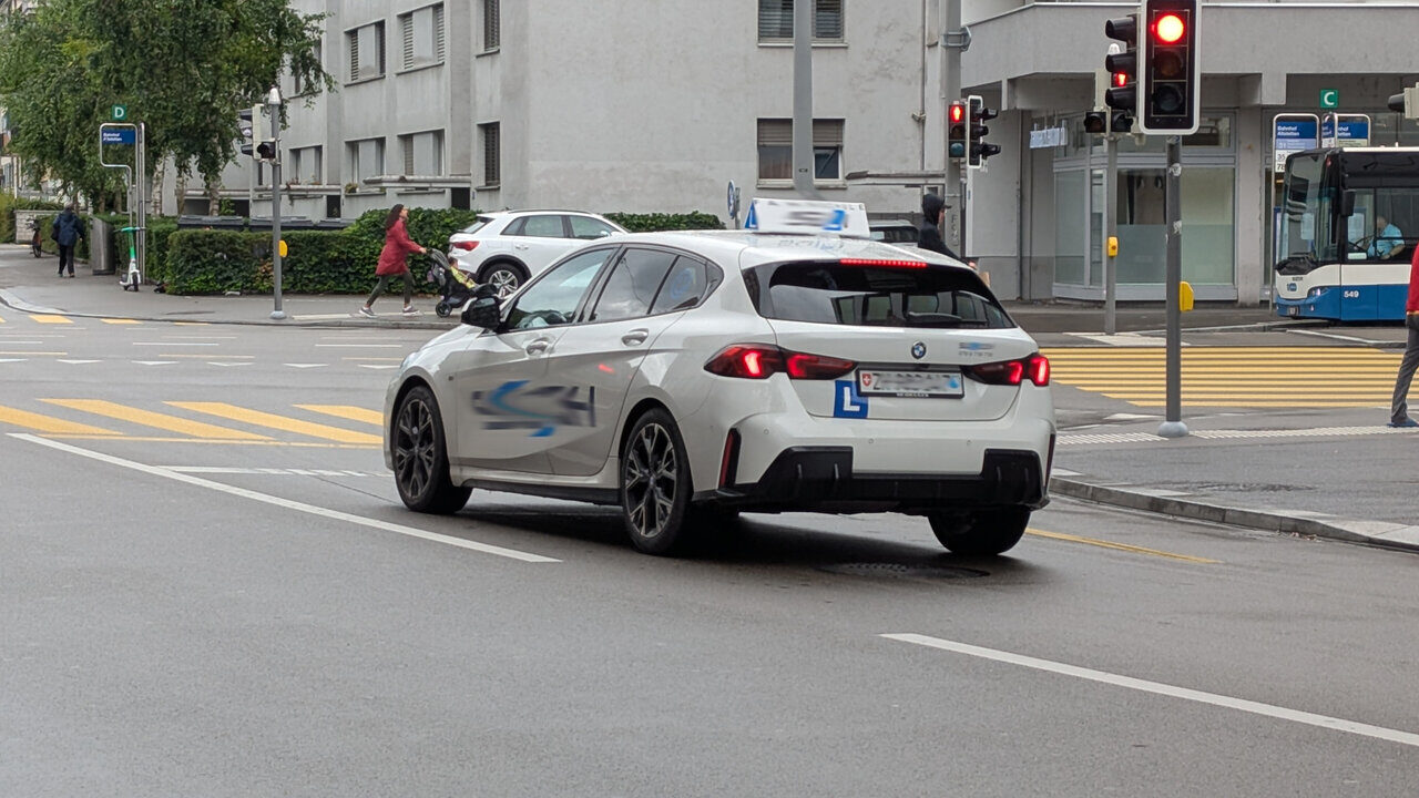 Fahrschulauto in Zürich