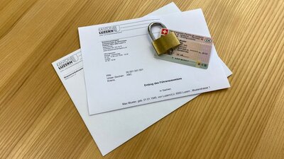 Führerausweis auf der Verfügung über den Entzug des Führausweises