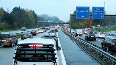 Stau aus dem Auto fotografiert