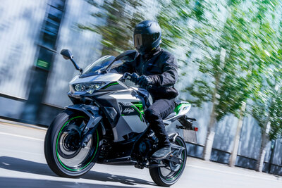 Start in die Töff-Saison, aber E-Modelle bleiben auf der Strecke.