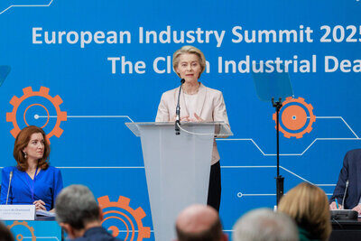 EU-Kommissionspräsidentin Ursula von der Leyen bei ihrer Rede am Europäischen Industriegipfel in Antwerpen. Bild: EU-Kommission