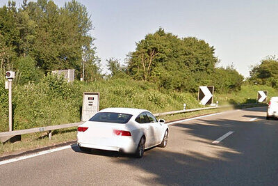 Beim Hagnauer-S raste der Ungare gleich zweimal in die Radarfalle. In einem Fall fuhr er 161 statt der erlaubten 80 Stundenkilometer. Bild: Google Streetview