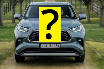 Ein SUV von vorne, teilweise durch ein Fragezeichen verdeckt.