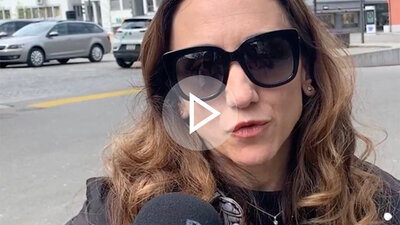 Strassenumfrage zum Thema Radargeräte - Frau vor Verkehr - Teaser Bild