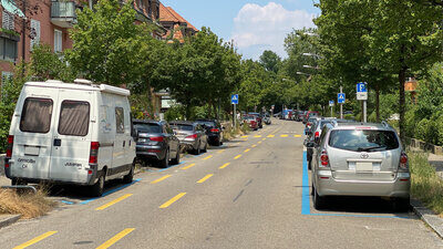 Der Zürcher Stadtrat will den Preis für die Jahres-Parkkarte in der Blaue Zone fast verdoppeln. Bild: Linus Barta