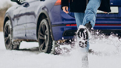 Der Winterstiefel ist nicht in jedem Fall für die Fahrt im Auto geeignet. Bild: Freepik