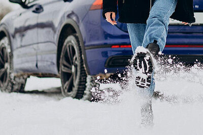 Der Winterstiefel ist nicht in jedem Fall für die Fahrt im Auto geeignet. Bild: Freepik