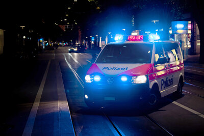Der Hauptgrund für Blaulicht und Sirene ist der Zeitgewinn. Rettungskräfte haben damit im Notfall freie Fahrt.