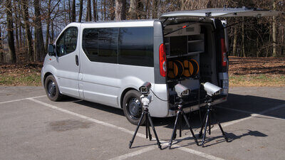 Silberner Kastenwagen