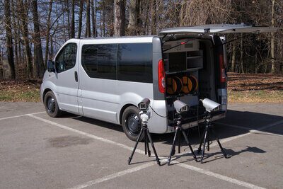 Silberner Kastenwagen