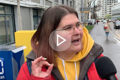 Strassenumfrage - Frau zum Thema Fahrstunden für Senioren - Teaser Bild