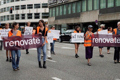 Die Klimaaktivisten von Renovate Switzerland marschieren ab Mitte September mit 1 km/h durch die Schweizer Städte.