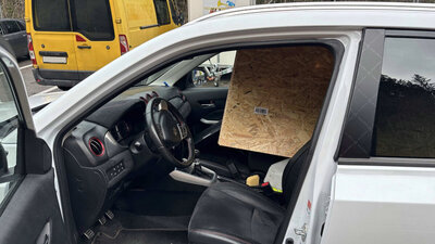 Auto mit versperrter Seitensicht