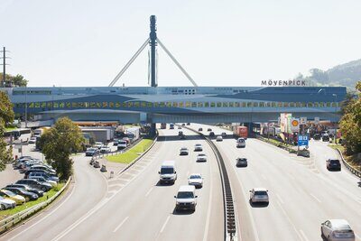Blick auf die Autobahnraststätte Würenlos AG