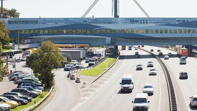 Blick auf die Autobahnraststätte Würenlos AG