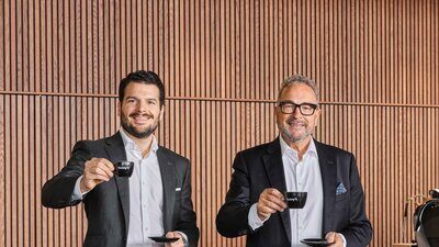 Marc und Kenny Eichenberger in der Kaffee-Bar ihres neuen Hauptsitzes in Dietlikon ZH