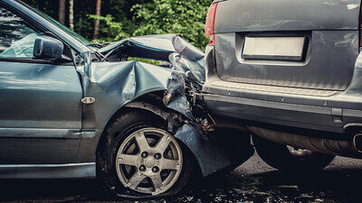 Front-Bremslichter verkürzen die Reaktionszeit von Autofahrenden, kommt die Studie zum Schluss. Bild: Freepik.