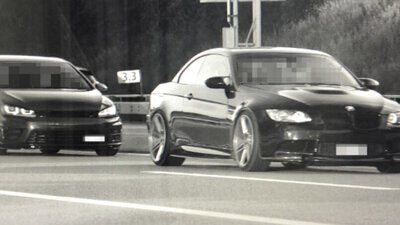 Die Lenkenden der Boliden wechselten hintereinanderfahrend ohne Rücksicht auf andere Verkehrsteilnehmende wiederholt die Fahrspur. Symbolbild: Kantonspolizei Thurgau