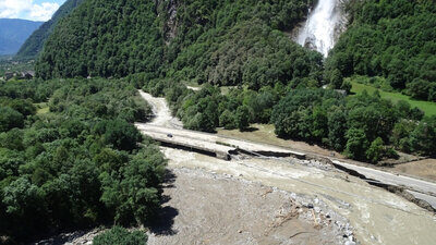 vom Unwetter zerstörte A13