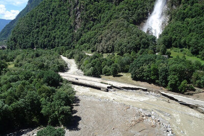 vom Unwetter zerstörte A13
