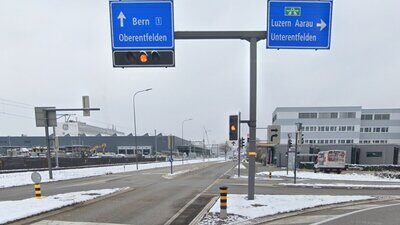 Die Autodiebe versuchten in Oberentfelden AG zu Fuss die Flucht zu ergreifen. Bild: Google Maps.