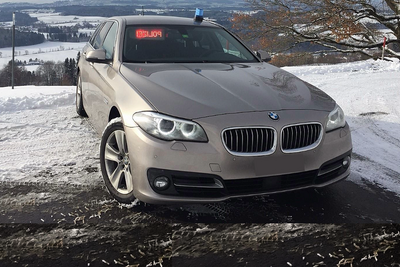 Die Kantonspolizei Zürich nahm mit einem zivilen Fahrzeug die Verfolgung auf. Dabei verwendeten sie Lichthupe, die Matrix, das Blaulicht und das Signalhorn. Symbolbild: Kantonspolizei Zürich