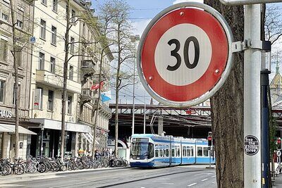 Im Kanton Zürich dürfen Städte nicht mehr eigenständig über Tempo 30 auf Hauptverkehrsachsen entscheiden. Bild: Linus Barta, STREETLIFE