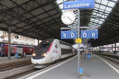 Ein pyrotechnischer Gegenstand aus einem Fanzug soll das Feuer am Bahnhof Lausanne ausgelöst haben. Bild: Wikipedia Akiry