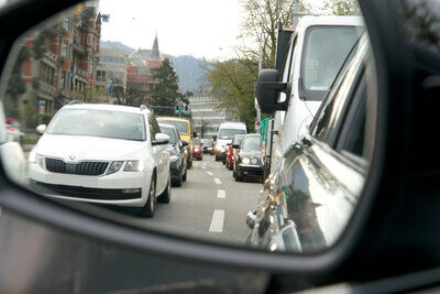 Ob in Zürich, Basel oder Bern. Die Schweizer Städte stehen vor dem Verkehrskollaps. Täglich kämpfen sich Pendlerinnen und Pendler im Schrittrempo zur Arbeit. Bild: STREETLIFE