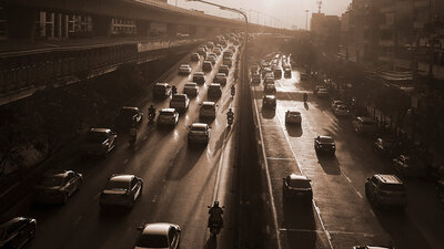 Sorgen für viel CO2: Autos in der Schweiz. Bild: Freepik