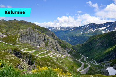 Teaser Bild mit einer Passstrasse