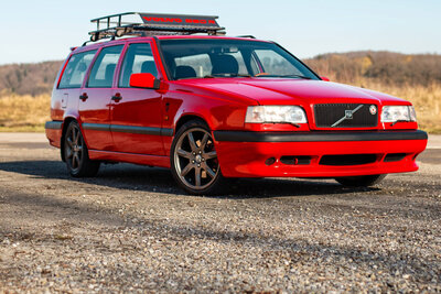 Roter Volvo 850