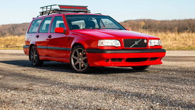 Roter Volvo 850