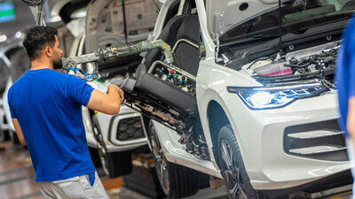 Viele Mitarbeitende in Deutschland sind aufgrund der angekündigten VW-Sparpläne verunsichert. Bild: VW