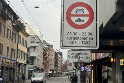 Ein kurzes Fahrverbot von ein paar wenigen Metern. Darf ich dann den Wagen einfach durchschieben? Bild: STREETLIFE