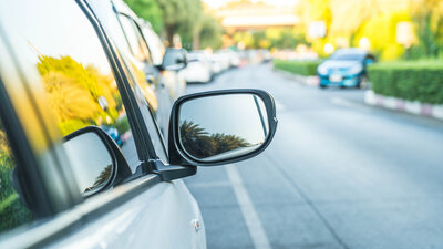 Parkieren auf öffentlichen Flächen hat seine Fallstricke. Wer die Regeln nicht befolgt, riskiert Bussen. Bild: STREETLIFE