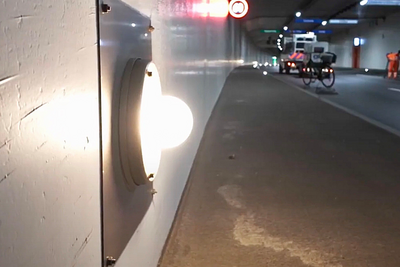 Unter anderem mit der Beleuchtung wird auf Gefahren im Tunnel aufmerksam gemacht. Bild: Video ASTRA