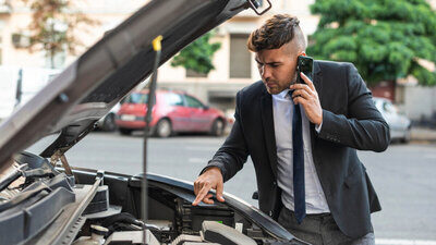 Häufige Ursache für die Panne: Die Starterbatterie hat einen Defekt. Bild: Freepik.