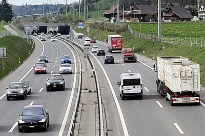 Das Pro- und Contra-Lager rüsten sich für den Endspurt im Abstimmungskampf. Am 24. November wird über den Autobahn-Ausbau abgestimmt. Bild: STREETLIFE