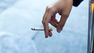 Im Mietauto rauchen ist schon länger verboten, jetzt kanns aber auch richtig teuer werden. Bild: freepik