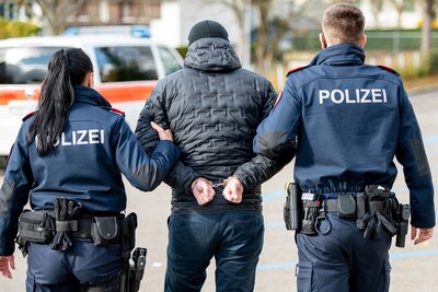 Bei den Festgenommenen handelt es sich um Algerier, Marokkaner und Eritreer zwischen 22 und 37 Jahren.