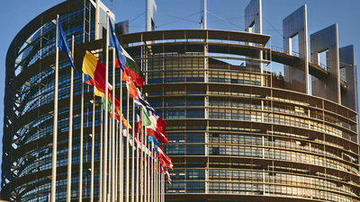 Um weniger Verkehrstote zu erreichen, setzt die EU auf den Intelligenten Geschwindigkeitsassistenten ISA, der ab Juli 2024 in allen Neuwagen zur Pflichtausstattung gehört. Doch das System hat Schwächen. Bild: Freepik