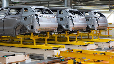 2023 kamen in der Schweiz mehr als eine Viertelmillion Fahrzeuge auf die Strasse. Bild: usertrmk, freepik