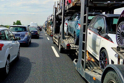 Gehen sie in den Export oder werden sie ausgeschlachtet? Der Verbleib von vielen ausgemusterten Schweizer Fahrzeugen ist unklar. Bild: Sabine auf Pixabay