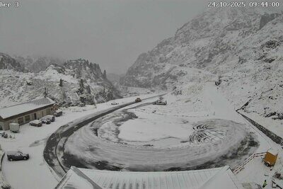 Sustnepass mit Schnee