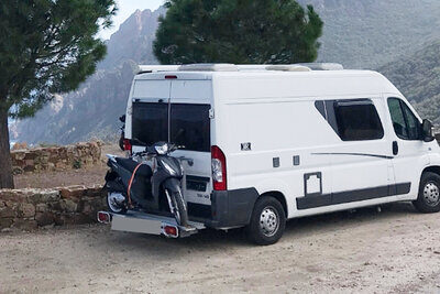 Ein überladener Camper ist kein Kavaliersdelikt. Bei deutlicher Überlast droht in der Schweiz der Führerausweisentzug. Bild: Pentti Aellig