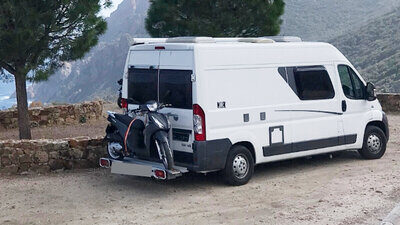 Ein überladener Camper ist kein Kavaliersdelikt. Bei deutlicher Überlast droht in der Schweiz der Führerausweisentzug. Bild: Pentti Aellig