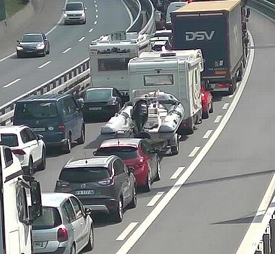 Am 18. Juli 2026 mussten die Reisenden in den Süden vor dem Gotthard-Nordportal die grösste Geduld mitbringen. Bild: Webcam Nationalstrassen