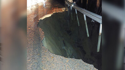 Weggebrochene Strasse in Commune de Bovernier.