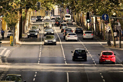 In der Mehrheit der Länder weltweit wird rechts gefahren. Bild: pixabay